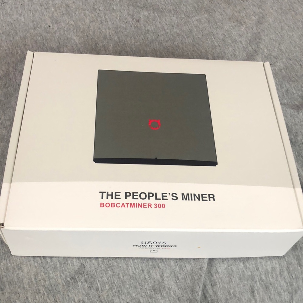 New In Box Bobcat Helium Miner 300 US 915 Mhz Hotspot HNT Miner